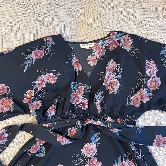 Maternity floral kimono top by Jessica Simpson. Spring and summer maternity top. - Picture 7 of 7